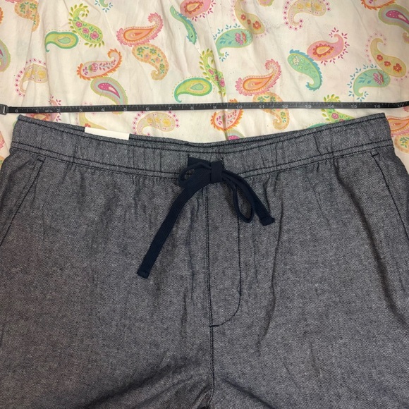 Banana Republic Men’s 7” Deck Shorts - Picture 10 of 12